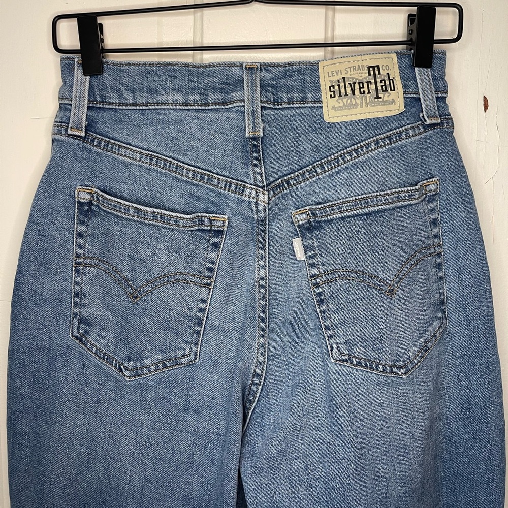 Levi’s SilverTab Mom Jeans High Waisted Size 28